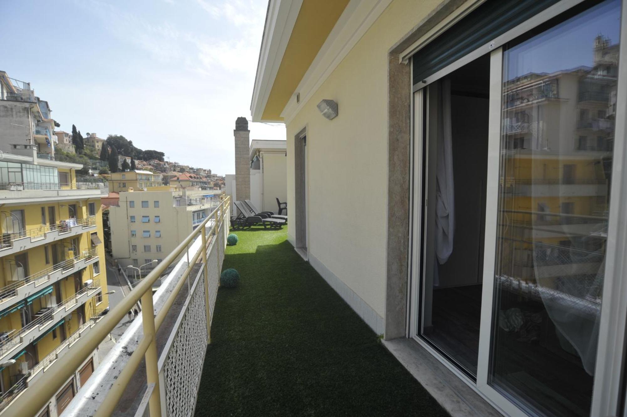 Casa Rosa Lucia Centrale Con Parcheggio Sanremo Eksteriør billede